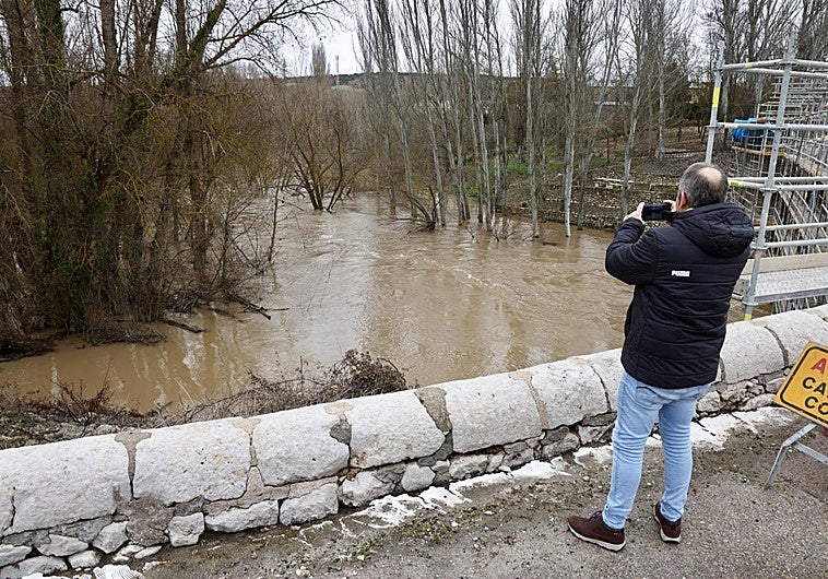 Un «preocupante» Cega duplica su caudal en Megeces en 24 horas y entra en nivel rojo
